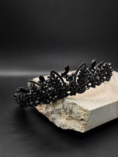 Queen Noir Crown
